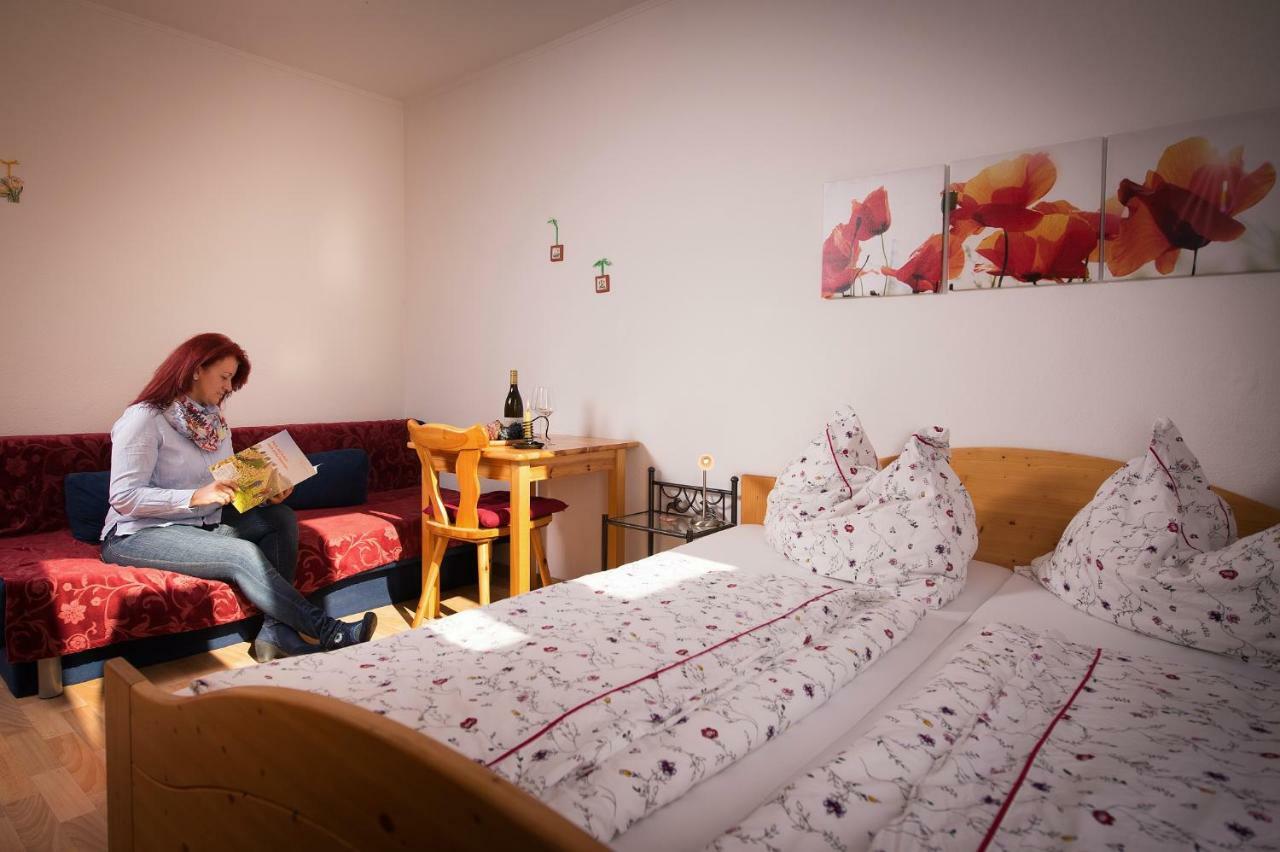 Weingut Familie Krell Hotel Mitterretzbach ภายนอก รูปภาพ