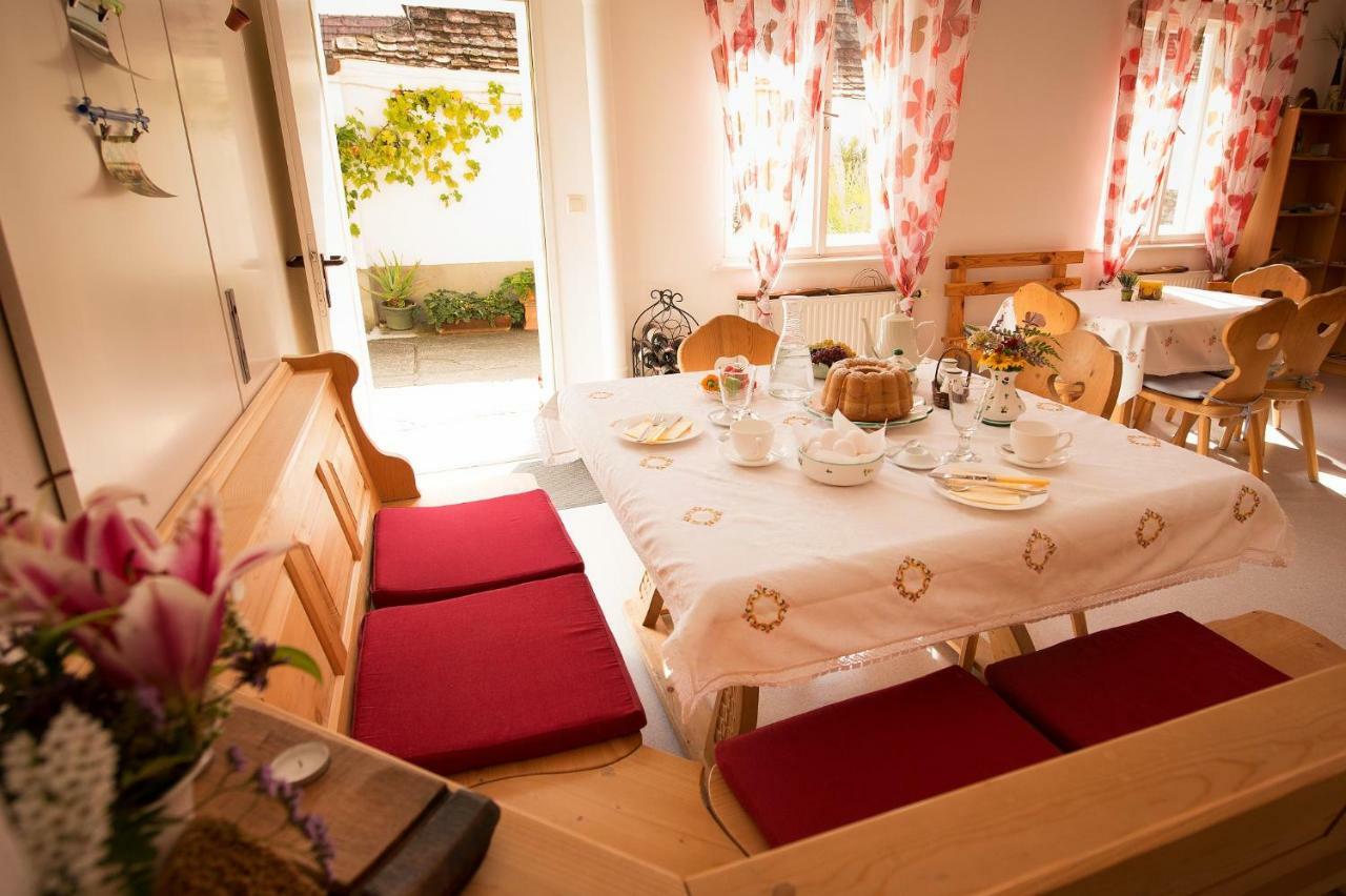 Weingut Familie Krell Hotel Mitterretzbach ภายนอก รูปภาพ